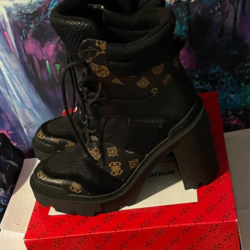 Ankle high-heel guess boots